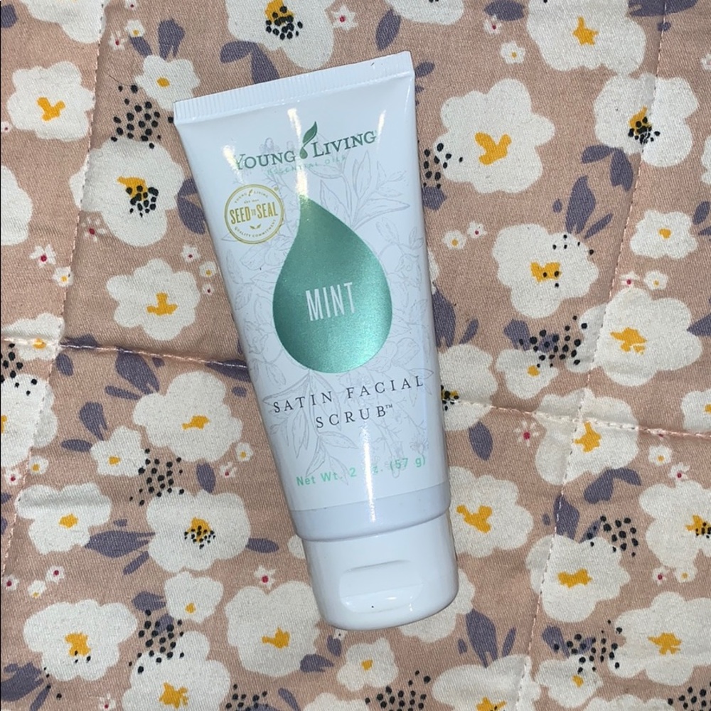 Satin Facial Scrub